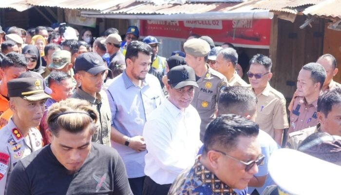 Madeceng, Mentan RI dan Gubernur Sulsel Salurkan Bantuan Kepada Korban Banjir di Bone