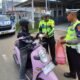 Jumat Berkah: Ditlantas Polda Sulbar Tebar ki Kebaikan, Berbagi Rezeki dengan Ojol, Tukang Becak dan Juru Parkir