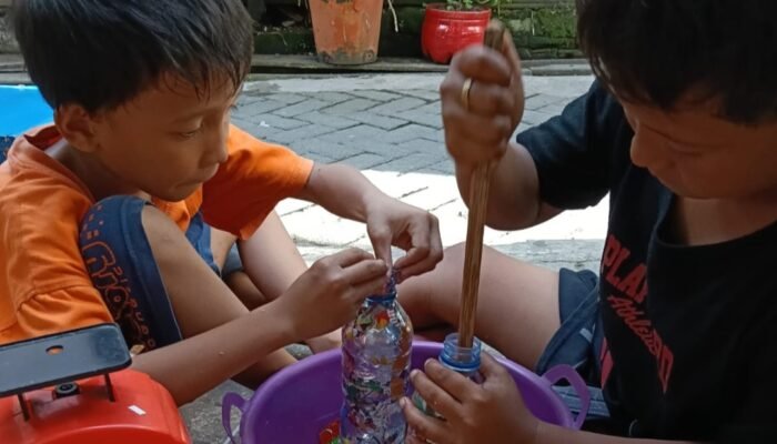 Tauwwa, Anak SD di Makassar Ajak Warga Pilah Sampah, Promosikan Ecobrick 