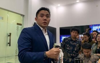Tanggapi Masukan Dino Patti Djalal, Seskab Teddy: Kelebihan Biaya Perjalanan Luar Negeri Ditanggung Prabowo, Rombongan Jauh Lebih Sedikit