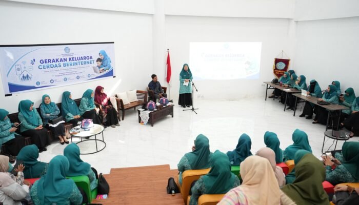 Ketua TP PKK Makassar, Melinda Aksa Ajak ki Kader PKK Jadi Pelopor Keluarga Cerdas Berinternet di Era Digital