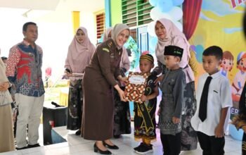 77 Siswa TK Negeri Pembina Sinjai Utara Ditamatkan Lewat Pentas Seni Meriah