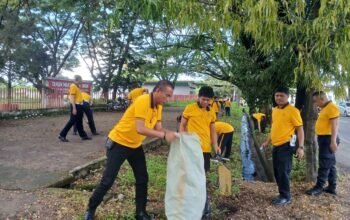 Jelang Hari Bhayangkara Wakapolres Bulukumba Pimpin ki Kerja Bakti di TMP Taccorong 