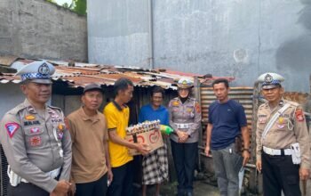 Mantap ki Tauwwa Satlantas  Bulukumba Edukasi Warga Tertib Lalulintas Sambil Berbagi Sembako