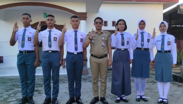 Kaban Kesbangpol Sulbar Lepas mi Enam Calon Paskibraka ke Seleksi Tingkat Pusat