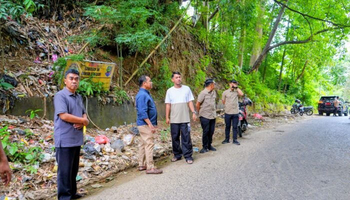 Bupati Wajo Tinjau Titik Rawan Longsor di Jalan Srikaya, Minta Penanganan Segera