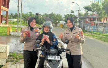 Konsisten Apresiasi Pengguna Jalan, Ditlantas Polda Sulbar Kembali Bagikan ki Sayur Segar Gratis untuk Pengendara Tertib
