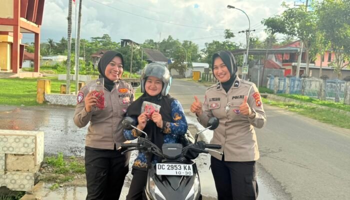 Konsisten Apresiasi Pengguna Jalan, Ditlantas Polda Sulbar Kembali Bagikan ki Sayur Segar Gratis untuk Pengendara Tertib