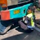 Aksi Sigap PJR Polda Sulbar: Amankan ki Mobil Mogok di Tanjakan Ampallas dan Seberangkan Anak Sekolah