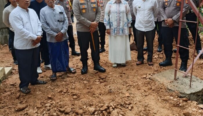 Sambut Hari Bhayangkara Polres Bulukumba Berikan ki Bantuan Sumur Bor untuk Masjid Al-Amin Kajang 