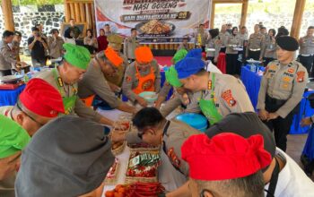 Jadi Koki Dadakan, Kapolda Sulbar dan Para PJU Adu ki Keterampilan Masak Nasi Goreng Dalam Semarak Hari Bhayangkara ke‑80