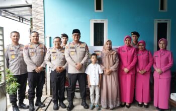 Tak Pernah Lupakan Jasa Pendahulu, Kapolda Sulbar dan Rombongan Sapa Langsung ki Purnawirawan serta Warakawuri di Momen Semarak Bhayangkara