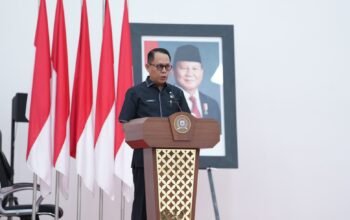 Sekprov Hadiri ki Paripurna, Tanggapi Pandangan Fraksi DPRD Sulbar