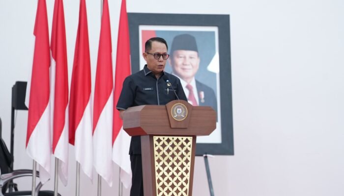 Sekprov Hadiri ki Paripurna, Tanggapi Pandangan Fraksi DPRD Sulbar
