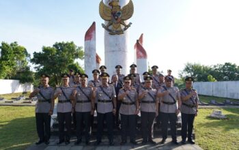 Mengenang Perjuangan Pendahulu, Kapolda Sulbar Pimpin ki Ziara Makam Pahlawan Pattidi dalam Rangka Hari Bhayangkara ke‑80