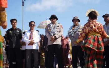 Menembus Jauh ki ke Pesisir, Kapolda Sulbar Bawa Kebahagiaan dan Layanan Prima untuk Warga Pulau Ambo