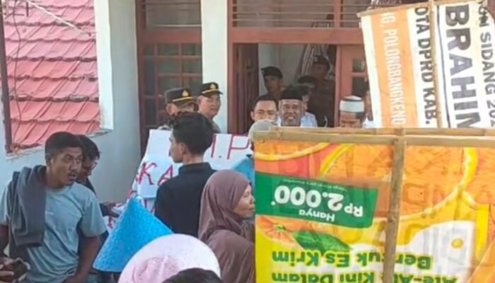 Tolak Pelabuhan dan Kawasan Industri Laikang, Massa APPAMALLA Kembali Kepung Kantor Bupati Takalar