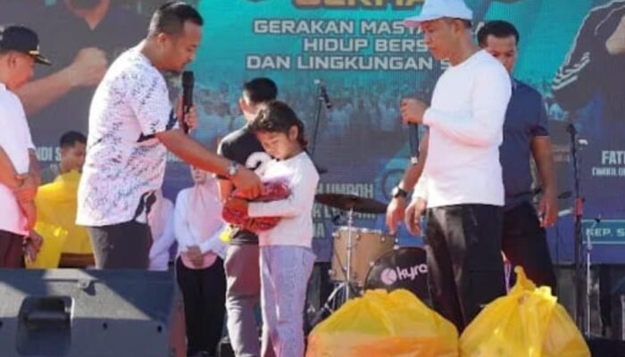 Jalan Santai Anti Mager Berbuah Berkah, Puluhan Siswa SD dan Anak Yatim Terima Bantuan