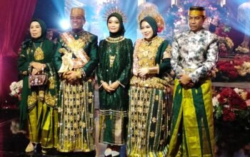 Sungkeman Penuh Haru Hantarkan ki Pasangan Baru