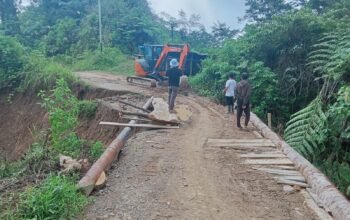 Respons Cepat Arahan Gubernur SDK, PUPRD Sulbar Kerahkan ki Alat Berat Tangani Kerusakan Jalan Poros Salutambung–Mambi