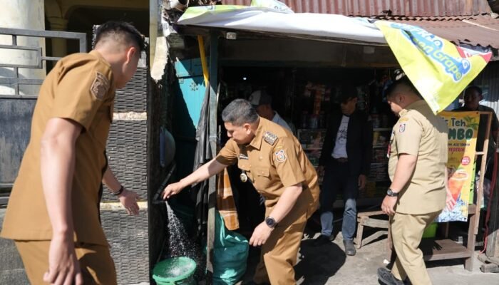 Cocok ki, Wali Kota Appi Susuri Lorong di Wilayah Utara, Pastikan Air PDAM Mengalir ke Rumah Warga