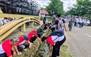 Koramil Pammana Gandeng Sispala SMAN 9 Wajo Gelar Karya Bakti, Bersihkan Saluran Air Cegah Banjir