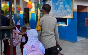 Gerakan Ayah Mengantar ki Anak Di Hari Pertama Bersekolah (GAMAS) Polda Sulbar, Genggaman Kasih Sayang untuk Buah Hati