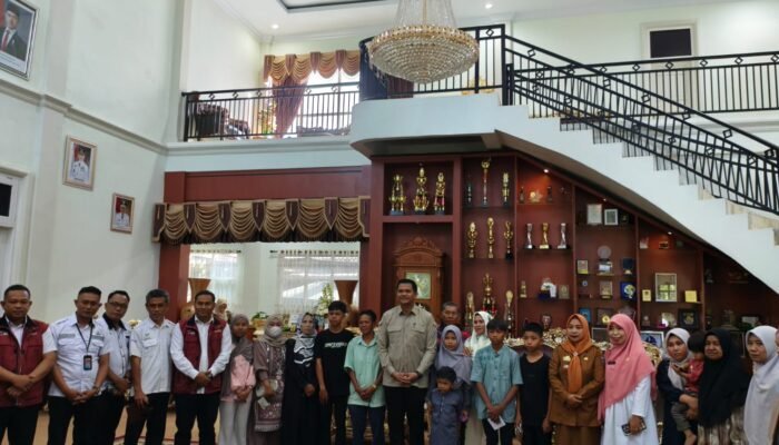 Nikellai Caradde! Bupati Uji Nurdin Lepas Lima Siswa Emban Pendidikan di Sekolah Rakyat