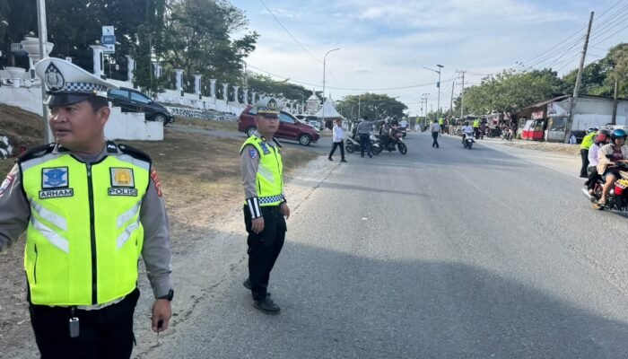 Kejar Tunggakan Pajak dan Tindak Pelanggar Lalu Lintas, Operasi Gabungan Samsat Mamuju Jaring ki Puluhan Kendaraan di Depan Kantor Gubernur