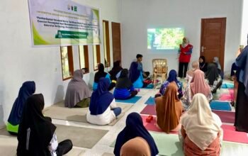 Cegah Nyeri Akibat Kerja, Tim Fisioterapi Unhas Latih ki Fisik Kelompok Wanita Tani di Bulukumba