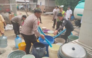 Atasi Kekeringan, Polres Polman Distribusikan ki 8.000 Liter Air Bersih, Warga Ucapkan Terima Kasih Tulus