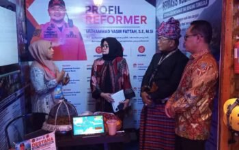 Kalaksa BPBD Sulawesi Barat Paparkan ki Inovasi DESTANA Berbasis Kolaborasi kepada Sekda Sulbar pada Pameran PKN II LAN Makassar