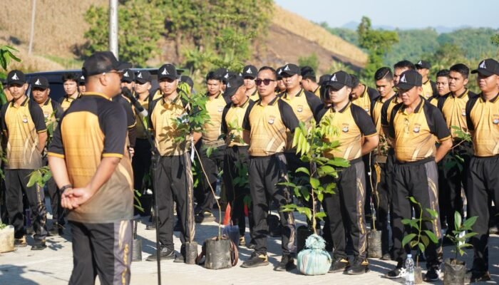 Kapolda Sulbar: Menanam Pohon Setiap Kenaikan Pangkat Adalah Sedekah Jariyah Yang Abadi