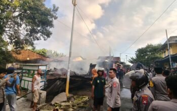 Dua Rumah Terbakar di Polewali, Polisi Lakukan ki Pengamanan dan Selidiki Penyebab Kebakaran