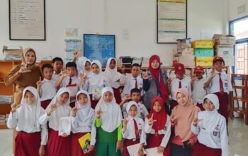 Relima Sinjai Hadirkan “Vocab Hunting” Berbasis Digital, Murid SDN 53 Kalamisu Antusias Belajar Bahasa Inggris