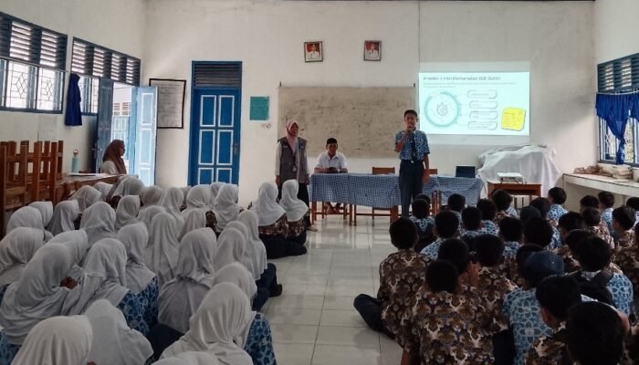 Tingkatkan Kepercayaan Diri Siswa, Relima Sinjai dan Perpustakaan Sipakainge Gelar Pelatihan Public Speaking di UPTD SMPN 12 Sinjai