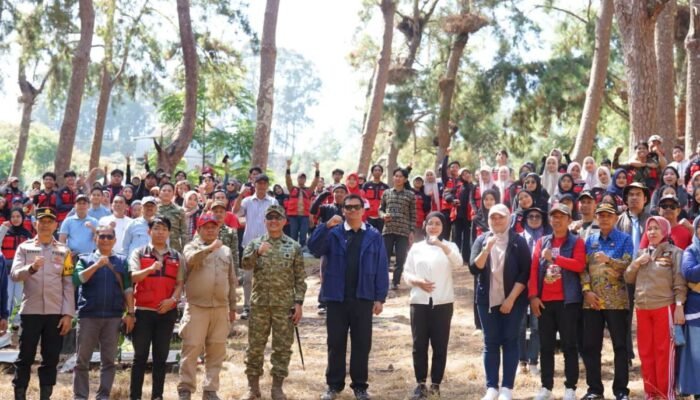 Inne Pore Tawwa! Bupati Bantaeng Bersama Forkopimda dan Mahasiswa Unhas Tanam 3 Ribu Bibit Pohon