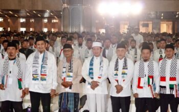 Ketum MUI Kiai Anwar Iskandar Apresiasi Pengukuhan Massal 10.000 Guru Qur’an Wahdah Islamiyah