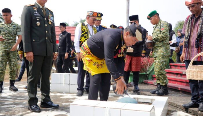 Gubernur Kaltara Ziarah ke TMP Telabang Bangsa