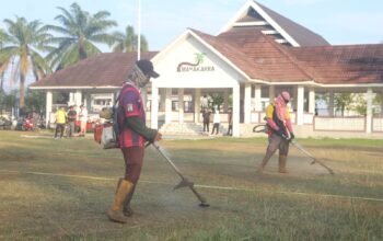 Sambut HUT RI ke-81, Biro Umum Setda Sulbar Gelar ki Aksi Jumat Bersih di Lapangan Ahmad Kirang
