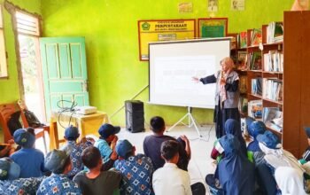 Berani Bicara, Buka Peluang Masa Depan: Relima Sinjai Asah Public Speaking Siswa di MTs Nurul Izzah Kalamisu