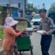 Polantas Polda Sulbar Tebar ki Kebaikan: Jumat Berkah, Berbagi Senyum dan Peduli Sepenuh Hati