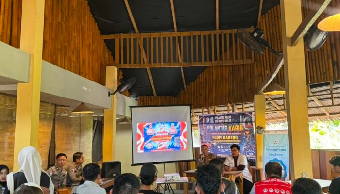 Ngopi Bareng Komunitas Motor: Polantas Polda Sulbar Kuatkan ki Semangat Merah Putih dan Keselamatan