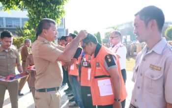 Cegah Kebocoran PAD, Dishub Bulukumba Lengkapi ki Tauwwa Petugas Parkir dengan Rompi dan Tanda Pengenal