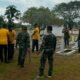 Polres Sinjai dan TNI Kodim 1424 Bersihkan TMP Manggottong Jelang HUT RI ke-81