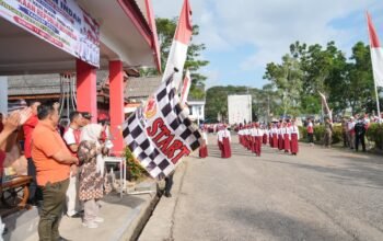 Bupati Ratnawati Lepas 76 Peserta Gerak Jalan Indah HUT ke-81 RI di Sinjai Utara