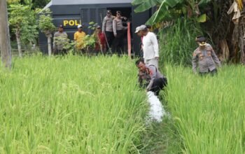 Cocoki  Tauwwa Polres Bulukumba Bantu Warga Atasi Kekeringan Sawah.