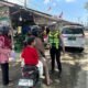 Polres Mateng Bagikan ki Bendera Merah Putih, Kobarkan Semangat Nasionalisme Menjelang HUT RI ke-81