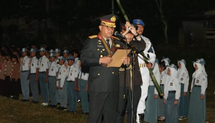 Di Bawah Pendar Obor Malam Sakral Kemerdekaan, Kapolda Sulbar Pimpin ki Janji Setia Jaga Kedaulatan Bangsa