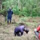 Bhabinkamtibmas Manfaatkan ki waktu sampaikan Pesan Kamtibmas di Kebun Warga